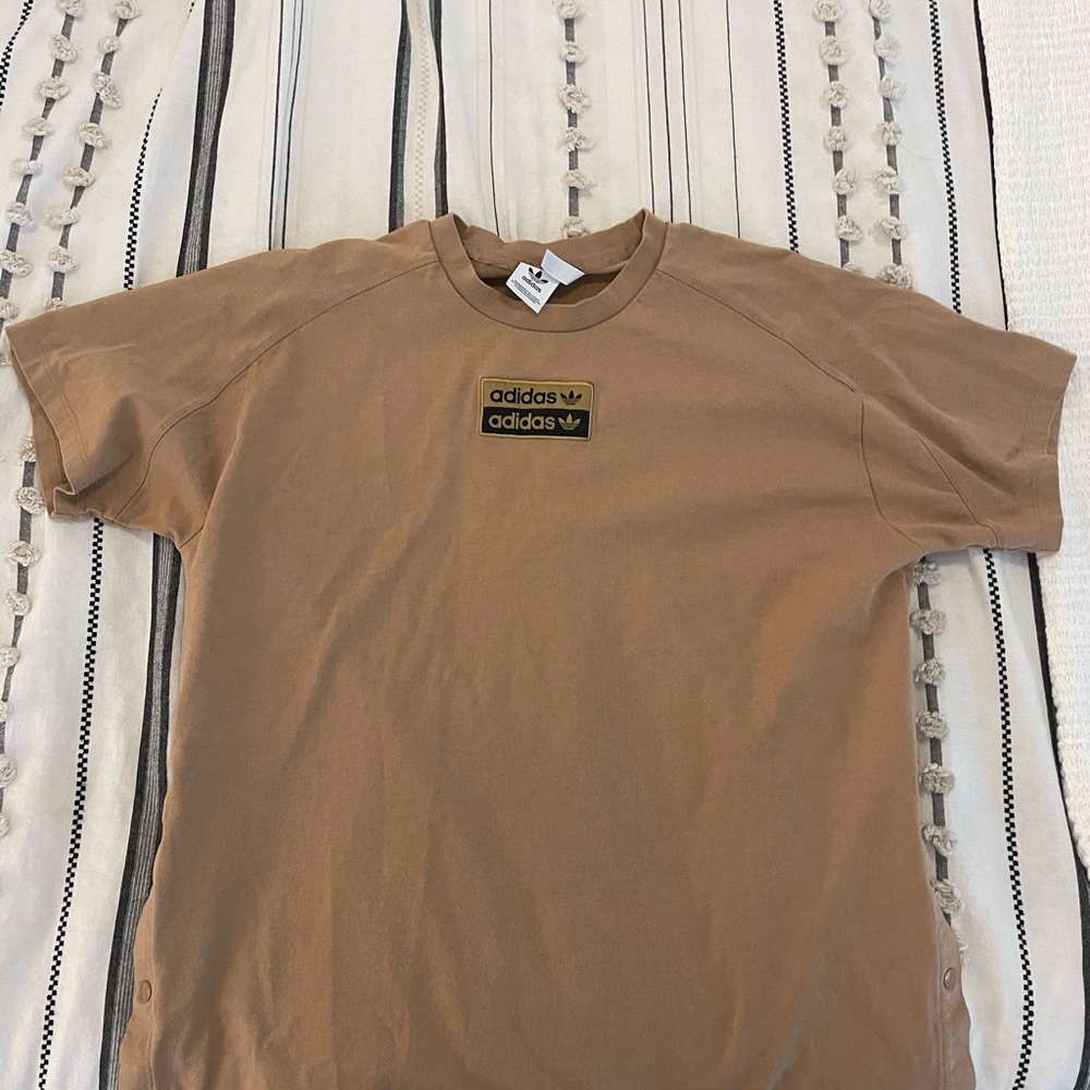 Adidas side split tshirt L